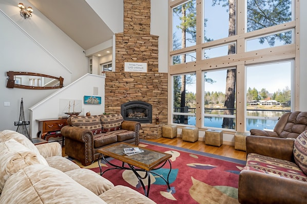 House, 5 Bedrooms | Interior - Casa Cassaretto - This Beautiful Lakefront Home is Only 50 yards from Marina Beach by Yosemite Region Resorts (Groveland)