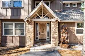 House, 5 Bedrooms | Exterior detail