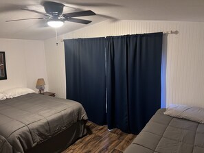 3 chambres, fer et planche à repasser, Wi-Fi gratuit, draps fournis