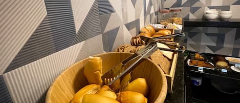 Free daily buffet breakfast