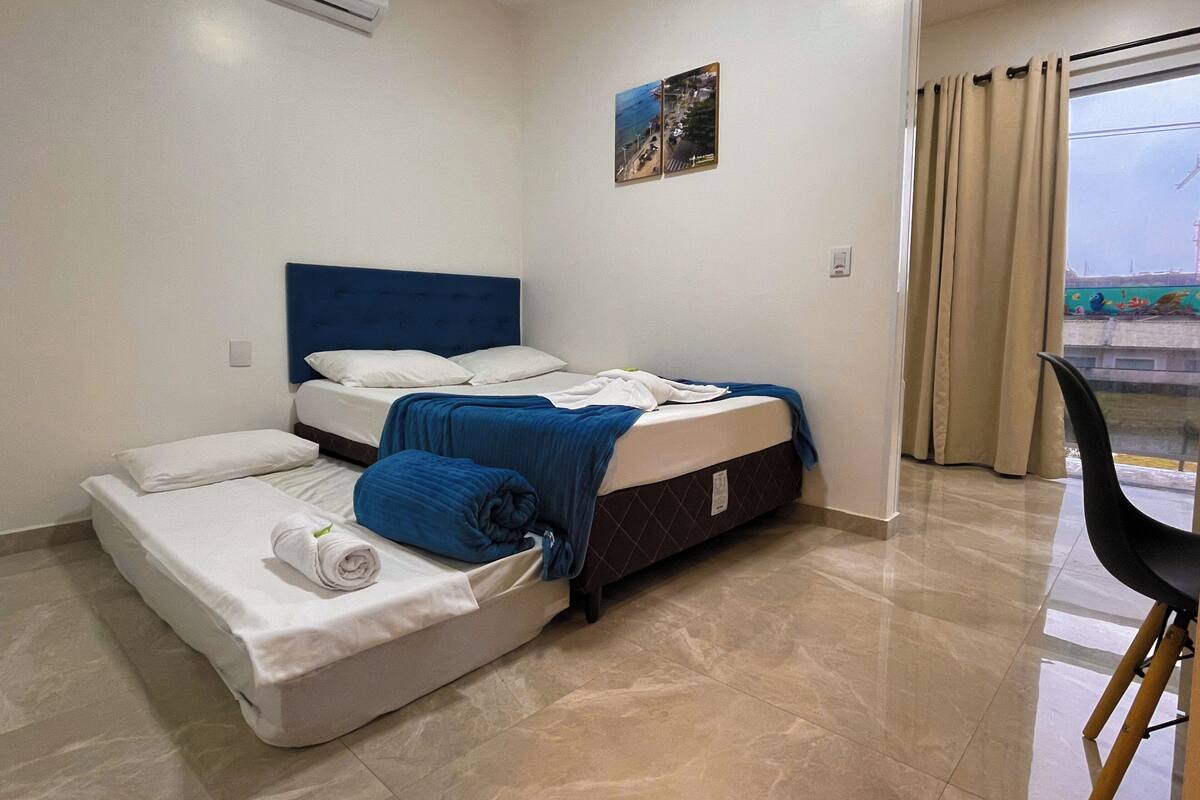 Habitación triple superior | Minibar, escritorio, wifi gratis y ropa de cama