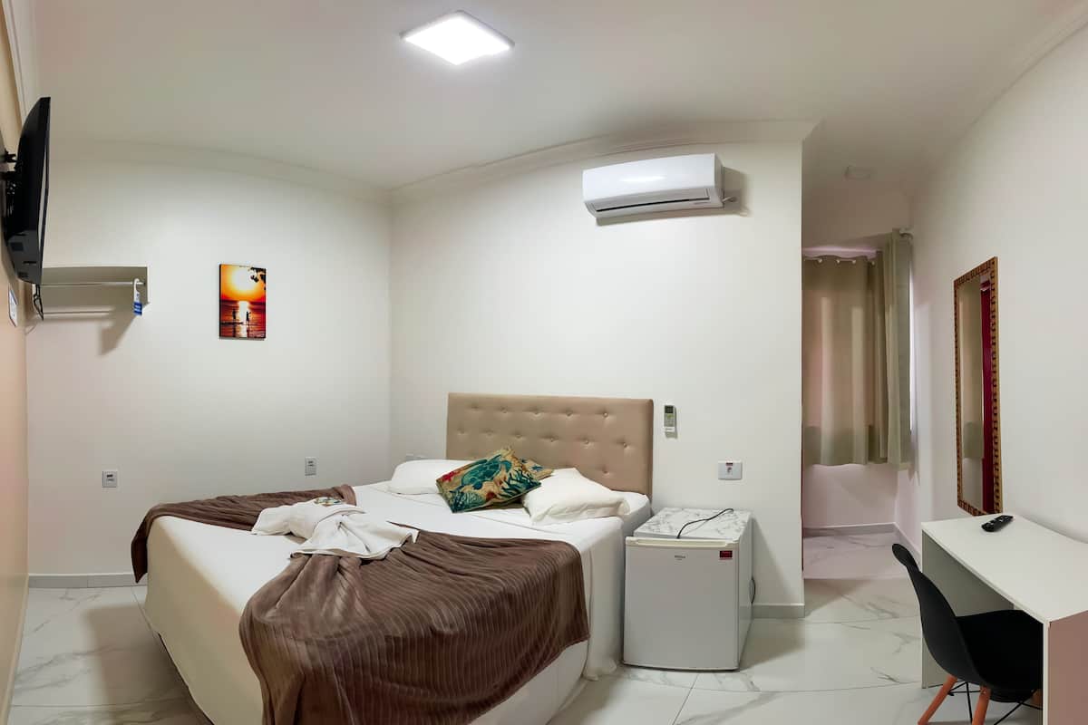Minibar, desk, free WiFi, bed sheets