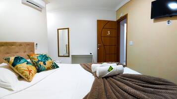 Quarto casal standard | Frigobar, escrivaninha, Wi-Fi de cortesia, roupa de cama