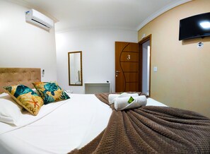 Minibar, escritorio, wifi gratis y ropa de cama 