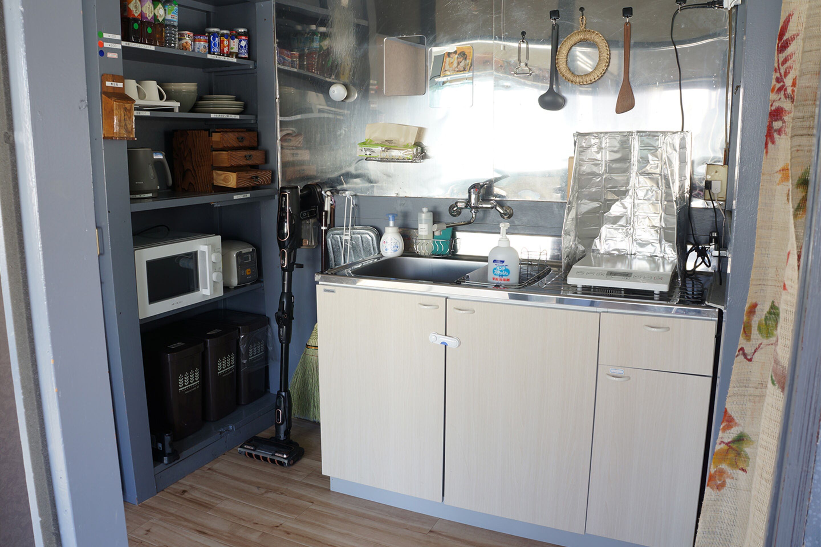 Lägenhet Basic | Eget kök | Minikylskåp, mikrovågsugn, spishäll och vattenkokare