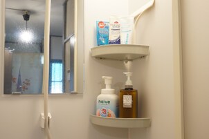 Bathroom amenities