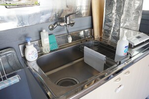 Apartamento básico, para não fumantes | Cozinha privada | Frigobar, micro-ondas, cooktop, chaleira elétrica