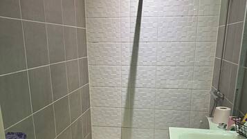 Dusche, Handtücher, Seife, Shampoo