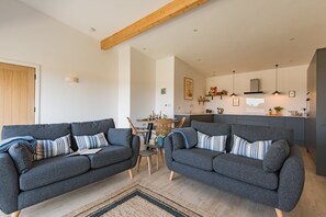 TV - The Bull Pen by Bloom Stays - a holiday let that sleeps 4 guests in 2 bedrooms (Nr Ashford)