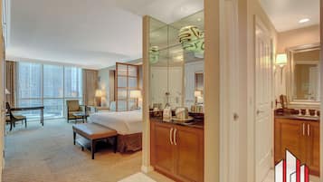 セーフティボックス (室内)、デスク、アイロン / アイロン台、WiFi (無料)