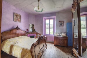 3 makuuhuonetta, silitysrauta/-lauta, ilmainen Wi-Fi