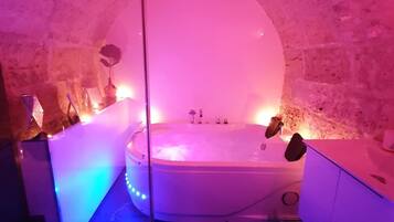 Private spa tub