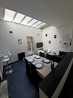 Grand Apartment | Ruang makan
