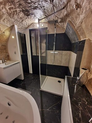 Departamento Grand | Baño | Tina y regadera independientes y tina de hidromasaje 