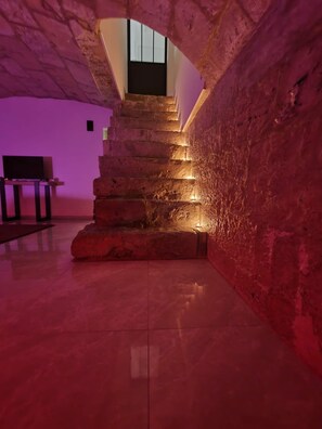 Grand Apartment | 2 bedrooms, premium bedding, memory foam beds, individually decorated - La Forteresse Jacuzzi-Sauna (Rouen)