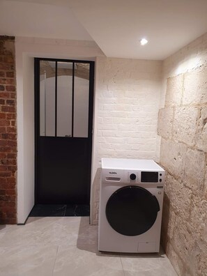 Laundry room - La Forteresse Jacuzzi-Sauna (Rouen)