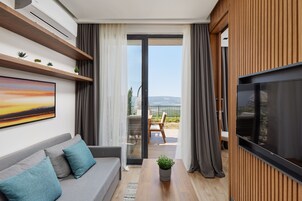 Panoramic Suite, Garden View, Ground Floor | Premium bedding, desk, laptop workspace, soundproofing