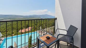 Deluxe Suite, Sea View | Terrace/patio