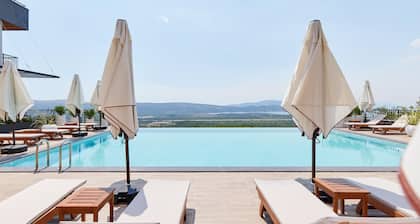 Bayview Hills Luxury Residences