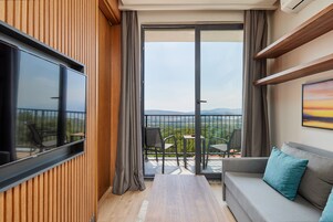 Superior Suite, Sea View, Poolside | Premium bedding, desk, laptop workspace, soundproofing