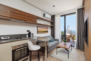 Panoramic Suite, Garden View, Ground Floor | Individually decorated, desk, laptop workspace, soundproofing