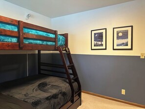 3 bedrooms, iron/ironing board, free WiFi, bed sheets