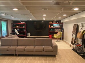 Smart TV, fireplace