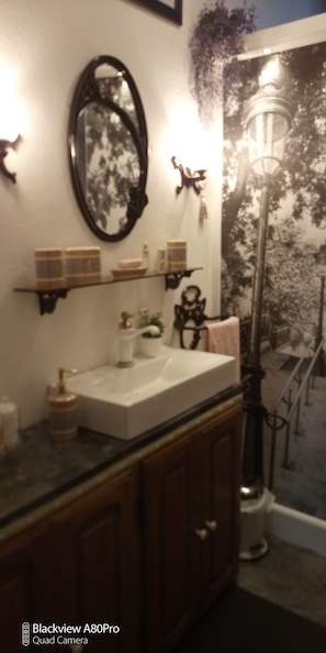 Interior - Chambre d Hôtes Bounty Avec Cuisine et Petit Déjeuner (OLLIERGUES)