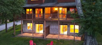 Modern Log Cabin TH Retreat | Peaceful | Mountain Views | Steps to Downtown WJ