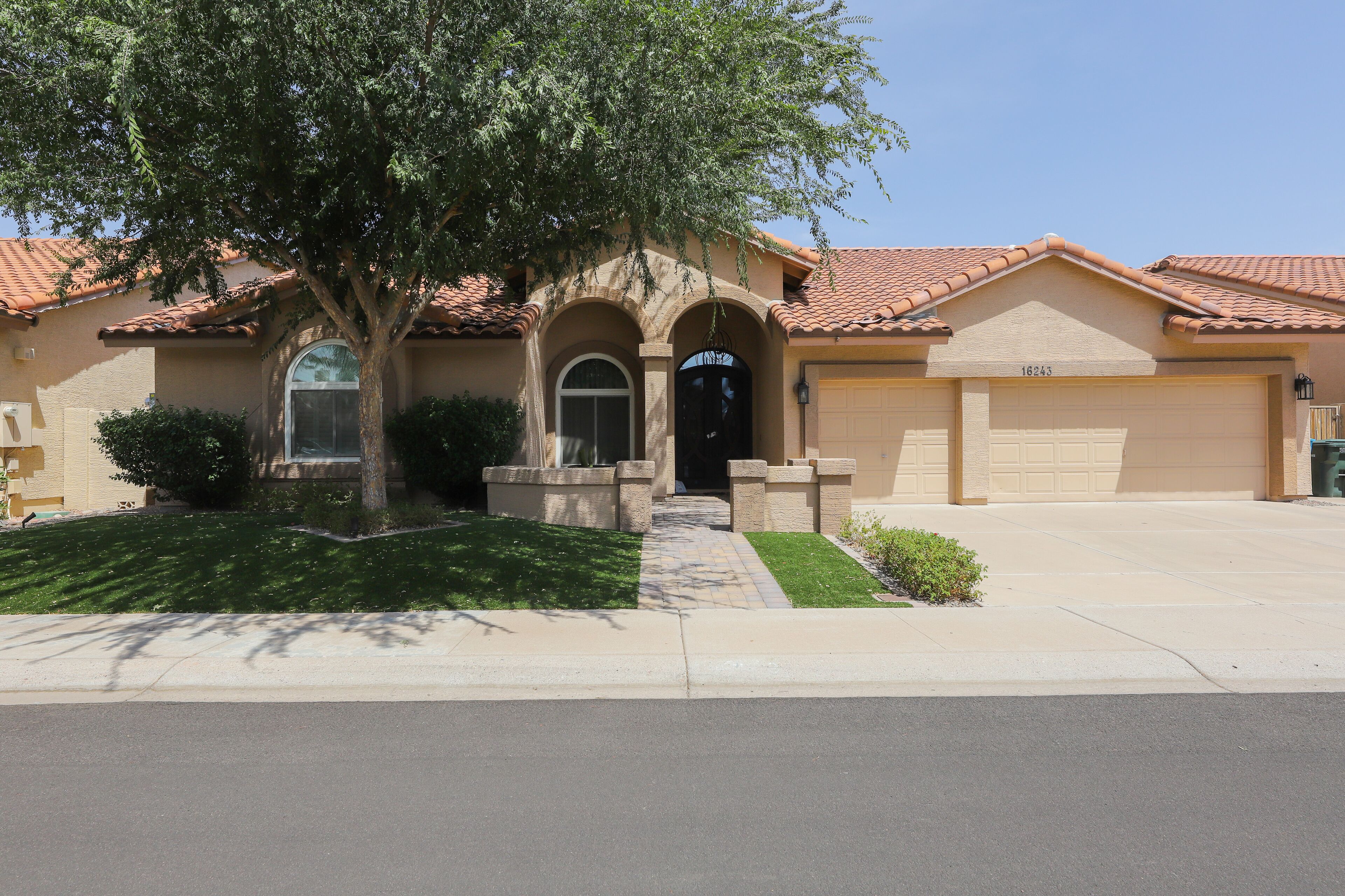 Updated single-level home with an oasis back yard, private pool & washer/dryer