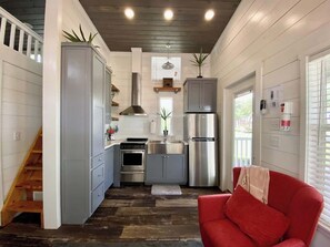 Køleskab, mikrobølgeovn, ovn, kogeplade