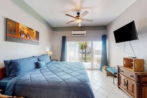 2 bedrooms, iron/ironing board, free internet, bed sheets - Spacious ground-floor condo with pool & patio - walk to ocean (San Pedro)