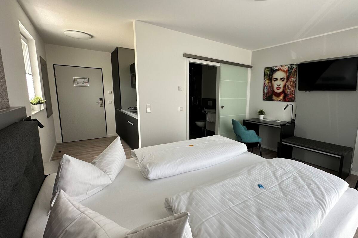 Comfort-Doppelzimmer, 1 King-Bett, Nichtraucher, Gartenblick | Zimmersafe, individuell dekoriert, individuell eingerichtet