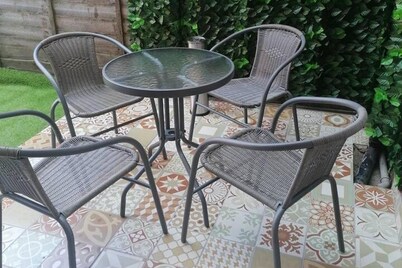 Beach Apartment - Sleeps 4, Garden & Parking