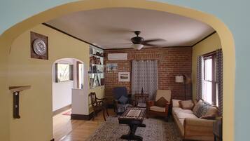 Smart TV, books, stereo