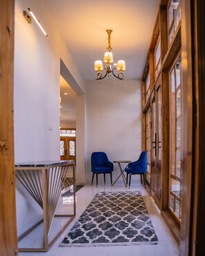 Lobby lounge - Isle Of Highland Tours Guest House (Gilgit)