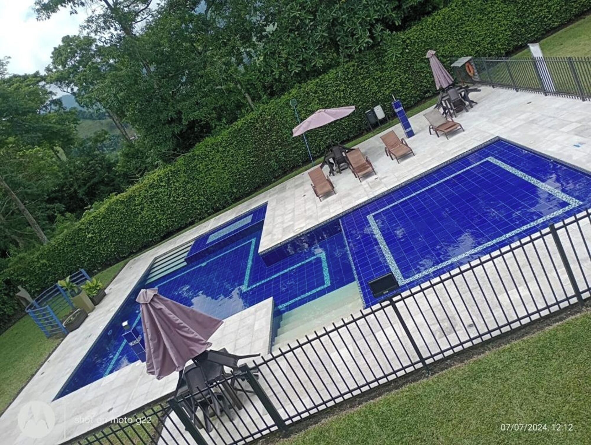 outdoor pool, open 9:00 am to 5:00 pm, pool umbrellas, pool loungers