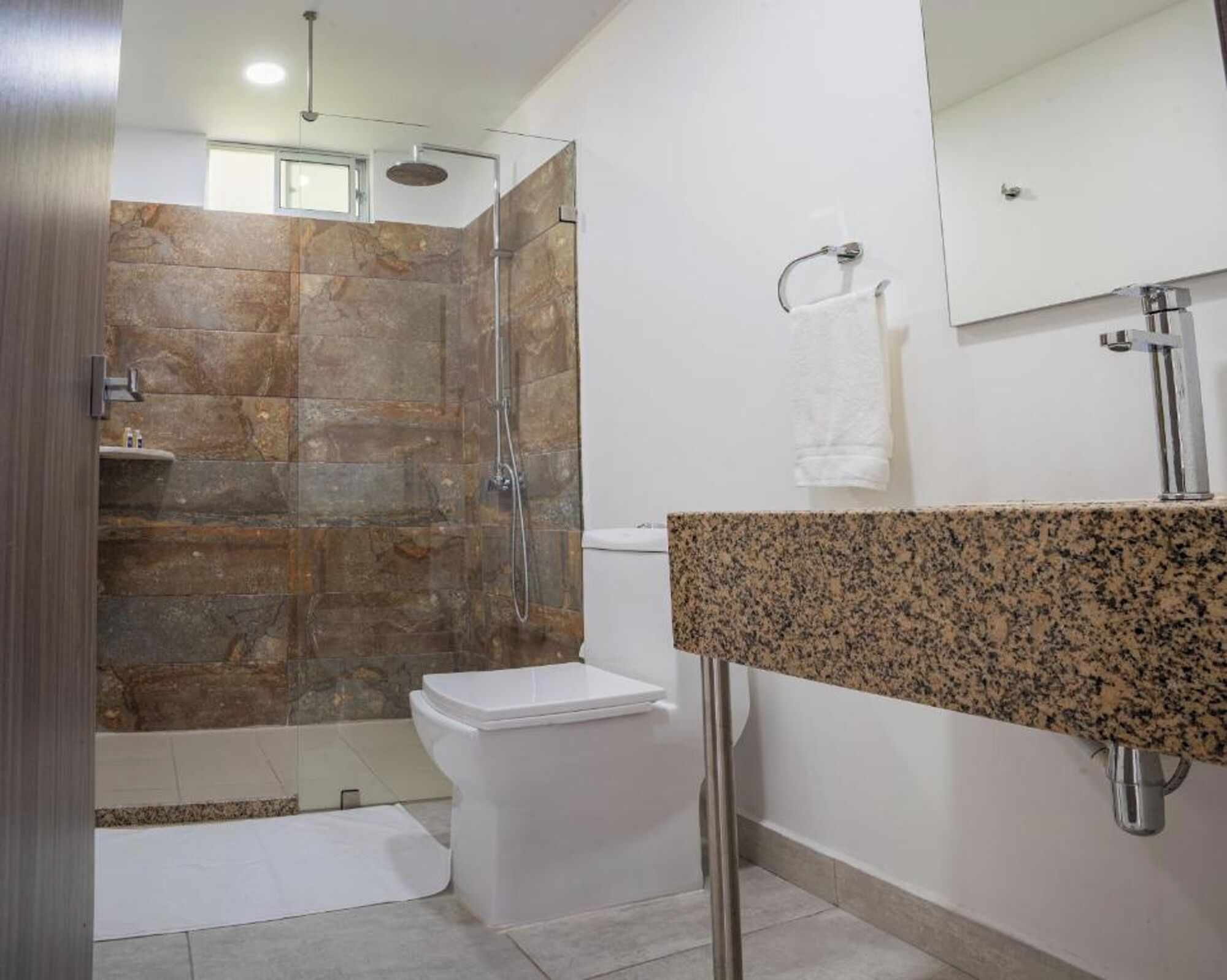 luxury suite | bathroom | free toiletries, towels, soap, toilet paper