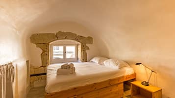 1 habitación, tabla de planchar con plancha, wifi gratis y ropa de cama