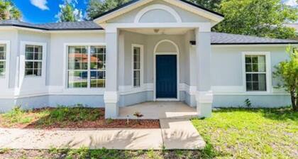 Beautiful, Pet-Friendly Coastal Getaway