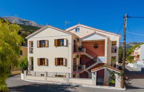 Exterior - Alexatos Attic Studios with terrace (Αγία Ευφημία)