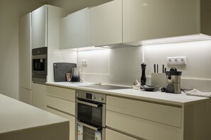 Réfrigérateur, micro-ondes, four, lave-vaisselle