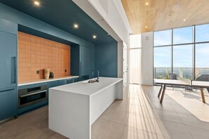 Refrigerador, microondas, horno, placa de cocina