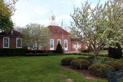 Entire home in Historic Area. Quiet but only 12 min from Airport or Downtown MKE