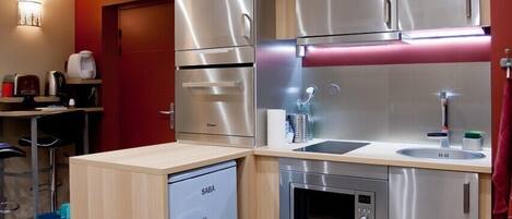 Fridge, microwave, oven, dishwasher