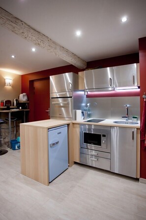 Fridge, microwave, oven, dishwasher - Very Nice Studio Ideal For 2 Near The Halles (Avignon)