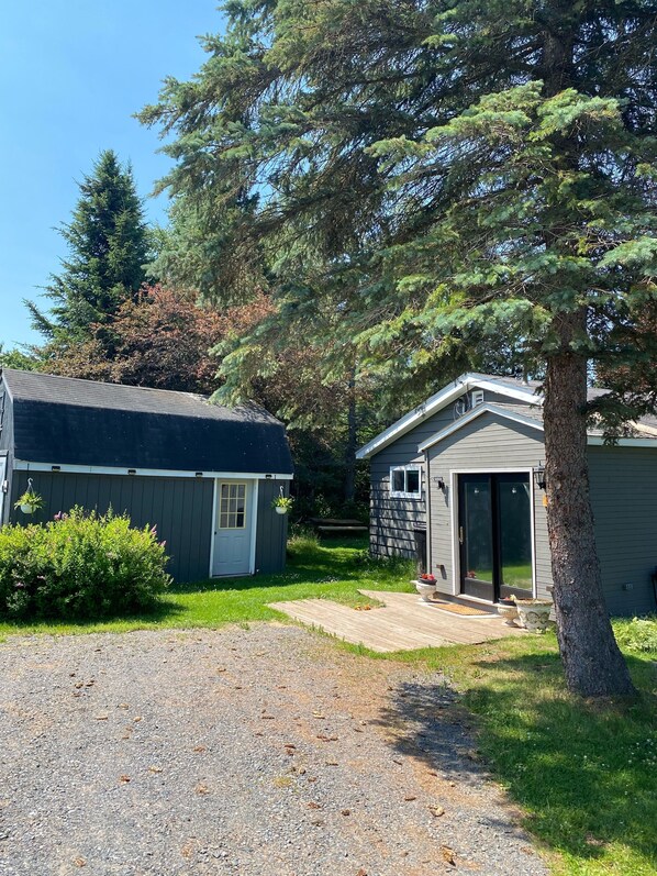 Exterior - Entire Home with Lakeview (L'Anse)