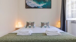 5 bedrooms, iron/ironing board, free WiFi, bed sheets