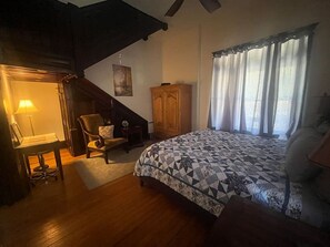 1 soveværelse, skrivebord, strygejern/strygebræt, weekendseng