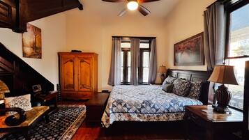 1 Schlafzimmer, Schreibtisch, Bügeleisen/Bügelbrett, Reisekinderbett